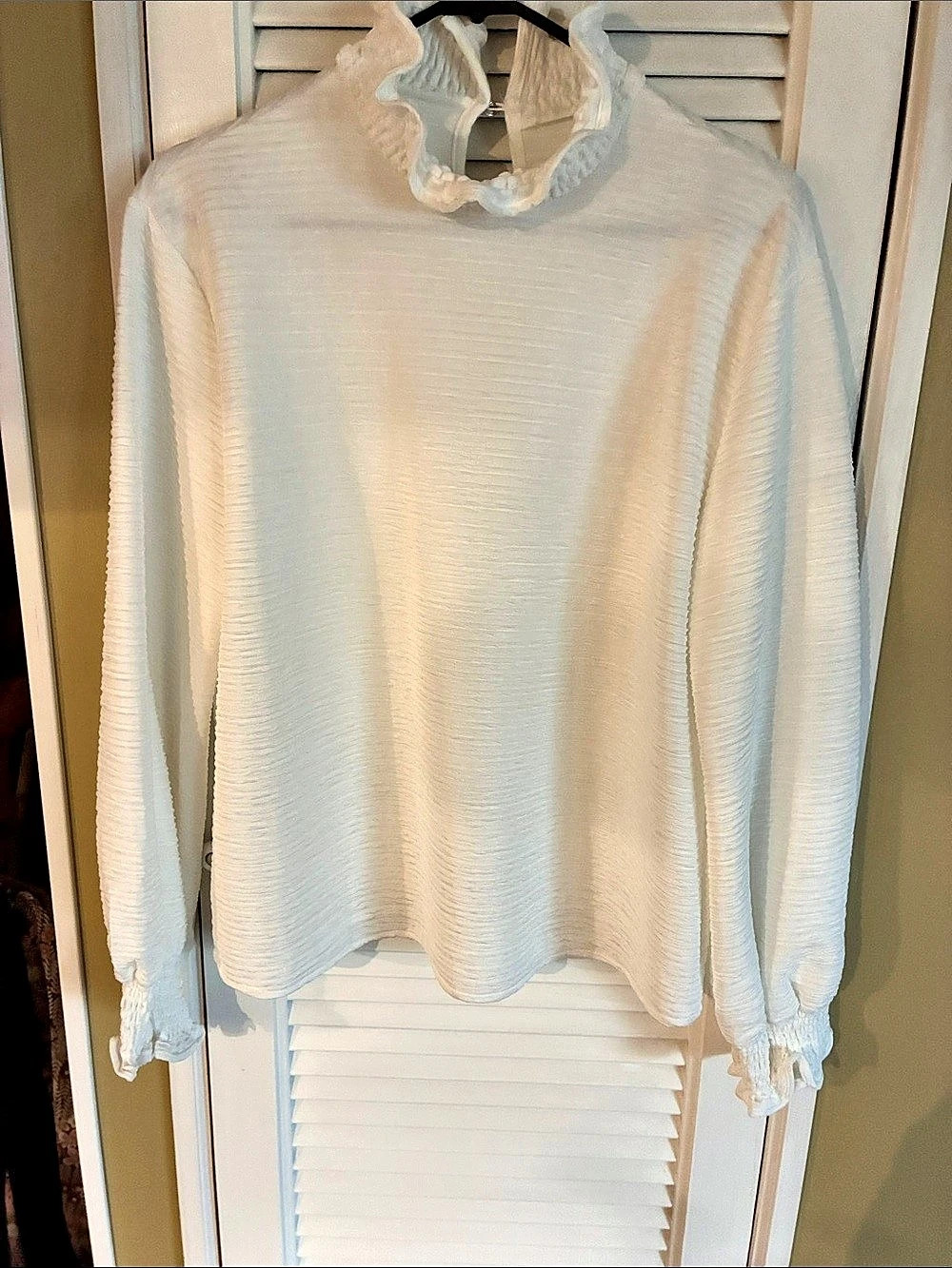 Women's White Ruffle Collar Blouse Like New